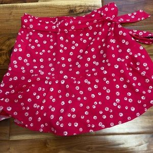 Cute hot pink flowery skirt with a side zipper